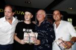 Rotterdam 14 september 2016
Boekpresentatie boek Rene v Gijp geschreven door Michiel v Egmond bij the harbour club. Zijn zoons Bicky en Sanny kregen de eerste exemplaren