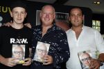 Rotterdam 14 september 2016
Boekpresentatie boek Rene v Gijp geschreven door Michiel v Egmond bij the harbour club. Zijn zoons Bicky en Sanny kregen de eerste exemplaren