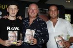 Rotterdam 14 september 2016
Boekpresentatie boek Rene v Gijp geschreven door Michiel v Egmond bij the harbour club. Zijn zoons Bicky en Sanny kregen de eerste exemplaren