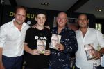 Rotterdam 14 september 2016
Boekpresentatie boek Rene v Gijp geschreven door Michiel v Egmond bij the harbour club. Zijn zoons Bicky en Sanny kregen de eerste exemplaren