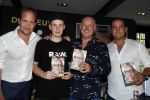 Rotterdam 14 september 2016
Boekpresentatie boek Rene v Gijp geschreven door Michiel v Egmond bij the harbour club. Zijn zoons Bicky en Sanny kregen de eerste exemplaren