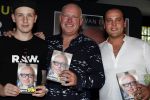 Rotterdam 14 september 2016
Boekpresentatie boek Rene v Gijp geschreven door Michiel v Egmond bij the harbour club. Zijn zoons Bicky en Sanny kregen de eerste exemplaren