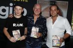 Rotterdam 14 september 2016
Boekpresentatie boek Rene v Gijp geschreven door Michiel v Egmond bij the harbour club. Zijn zoons Bicky en Sanny kregen de eerste exemplaren