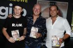 Rotterdam 14 september 2016
Boekpresentatie boek Rene v Gijp geschreven door Michiel v Egmond bij the harbour club. Zijn zoons Bicky en Sanny kregen de eerste exemplaren