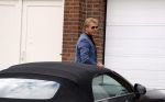 Lijnden 19 september 2016
Patricia Paay en haar nieuwe vriend Robbert Hinfelaar arriveren in haar auto bij haar huis.