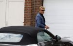 Lijnden 19 september 2016
Patricia Paay en haar nieuwe vriend Robbert Hinfelaar arriveren in haar auto bij haar huis.