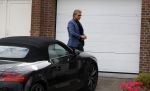 Lijnden 19 september 2016
Patricia Paay en haar nieuwe vriend Robbert Hinfelaar arriveren in haar auto bij haar huis.