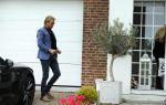 Lijnden 19 september 2016
Patricia Paay en haar nieuwe vriend Robbert Hinfelaar arriveren in haar auto bij haar huis.