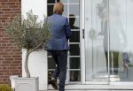 Lijnden 19 september 2016
Patricia Paay en haar nieuwe vriend Robbert Hinfelaar arriveren in haar auto bij haar huis.