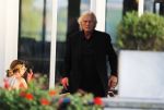 Amsterdam 12 september 2016
Rutger hauer op terras van het Amstel Hotel met vrienden en oud model Tatjana Patitz
