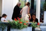 Amsterdam 12 september 2016
Rutger hauer op terras van het Amstel Hotel met vrienden en oud model Tatjana Patitz