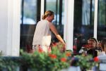 Amsterdam 12 september 2016
Rutger hauer op terras van het Amstel Hotel met vrienden en oud model Tatjana Patitz