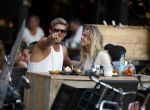 Amsterdam 12 september 2016 
Tim Douwsma en zijn vriendin Jessie Jazz Vuijk op terras en op de scooter