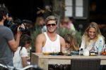 Amsterdam 12 september 2016 
Tim Douwsma en zijn vriendin Jessie Jazz Vuijk op terras en op de scooter