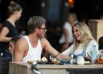 Amsterdam 12 september 2016 
Tim Douwsma en zijn vriendin Jessie Jazz Vuijk op terras en op de scooter