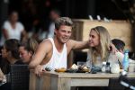 Amsterdam 12 september 2016 
Tim Douwsma en zijn vriendin Jessie Jazz Vuijk op terras en op de scooter