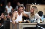 Amsterdam 12 september 2016 
Tim Douwsma en zijn vriendin Jessie Jazz Vuijk op terras en op de scooter