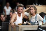 Amsterdam 12 september 2016 
Tim Douwsma en zijn vriendin Jessie Jazz Vuijk op terras en op de scooter