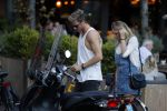 Amsterdam 12 september 2016 
Tim Douwsma en zijn vriendin Jessie Jazz Vuijk op terras en op de scooter