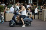 Amsterdam 12 september 2016 
Tim Douwsma en zijn vriendin Jessie Jazz Vuijk op terras en op de scooter