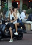 Amsterdam 12 september 2016 
Tim Douwsma en zijn vriendin Jessie Jazz Vuijk op terras en op de scooter