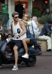 Amsterdam 12 september 2016 
Tim Douwsma en zijn vriendin Jessie Jazz Vuijk op terras en op de scooter