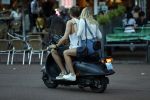 Amsterdam 12 september 2016 
Tim Douwsma en zijn vriendin Jessie Jazz Vuijk op terras en op de scooter
