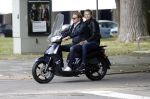 Amsterdam 17 september 2016
Wesly Bronkhorst met zijn vriendin Renee Gunning op de scooter