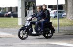 Amsterdam 17 september 2016
Wesly Bronkhorst met zijn vriendin Renee Gunning op de scooter