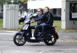 Amsterdam 17 september 2016
Wesly Bronkhorst met zijn vriendin Renee Gunning op de scooter