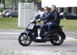 Amsterdam 17 september 2016
Wesly Bronkhorst met zijn vriendin Renee Gunning op de scooter