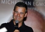 Rotterdam 14 september 2016
Boekpresentatie boek Rene v Gijp geschreven door Michiel v Egmond bij the harbour club. Zijn zoons Bicky en Sanny kregen de eerste exemplaren. Wilfred Genee