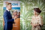 Amsterdam 22 september 2017
Prinses Beatrix opent nieuwe pand Simavi. Prinses Beatrix met ambassadeur Barry Atsma