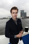 Amsterdam 28 september 2017
Castpresentaie van de Spa ( net 5 serie). De cast bestaat uit Annette Barlo Mattijn Hartemink Eva Marie v d Waal Rein v DuivenbodenDavy Eduard King Juvat Westendorp Beau Schneider Lara Leijs Nzinga Sordam en Eva Bartels.