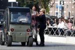 Amsterdam 27 september 2017 
Connie Witteman laat aan mensen haar gepimpte Biro wagentje zien