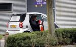 Amsterdam 22 september 2017 
Edgar Davids stapt uit auto van een (zijn) vriendin.