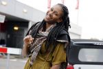 Amsterdam 22 september 2017 
Edgar Davids stapt uit auto van een (zijn) vriendin.