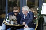 Amsterdam 27 september 2017   
Frank Wisse met zoon Bob op terras