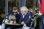 Amsterdam 27 september 2017   
Frank Wisse met zoon Bob op terras