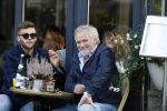 Amsterdam 27 september 2017   
Frank Wisse met zoon Bob op terras