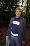 Hilversum 29 september 2017
Boekpresentatie in de wisseloord studio's. Rob de Nijs ontvangt het eerste boek. hans v hemert in brace na val