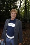 Hilversum 29 september 2017
Boekpresentatie in de wisseloord studio's. Rob de Nijs ontvangt het eerste boek. hans v hemert in brace na val