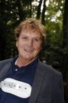 Hilversum 29 september 2017
Boekpresentatie in de wisseloord studio's. Rob de Nijs ontvangt het eerste boek. hans v hemert in brace na val
