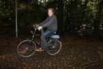 Hilversum 29 september 2017
Boekpresentatie in de wisseloord studio's. Rob de Nijs ontvangt het eerste boek. Hewnkjan Smits op de fiets