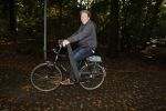 Hilversum 29 september 2017
Boekpresentatie in de wisseloord studio's. Rob de Nijs ontvangt het eerste boek. Hewnkjan Smits op de fiets