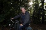 Hilversum 29 september 2017
Boekpresentatie in de wisseloord studio's. Rob de Nijs ontvangt het eerste boek. Hewnkjan Smits op de fiets