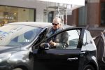 Amsterdam 27 september 2017   
Huub Oosterhuis stapt in zijn auto