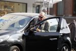 Amsterdam 27 september 2017   
Huub Oosterhuis stapt in zijn auto