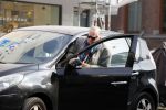 Amsterdam 27 september 2017   
Huub Oosterhuis stapt in zijn auto