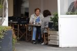 Amsterdam 30 september 2017
Ivo Niehe met een kennis op terras